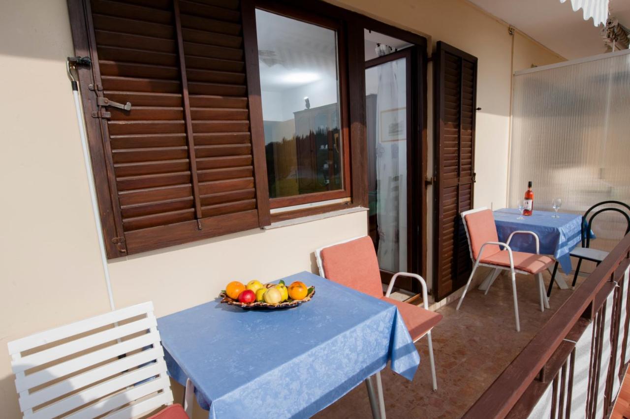 Apartments Val Mari - Laguna Ровин Екстериор снимка