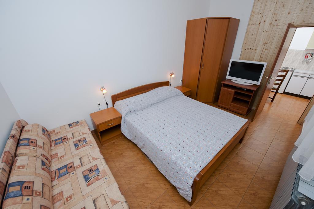 Apartments Val Mari - Laguna Ровин Екстериор снимка