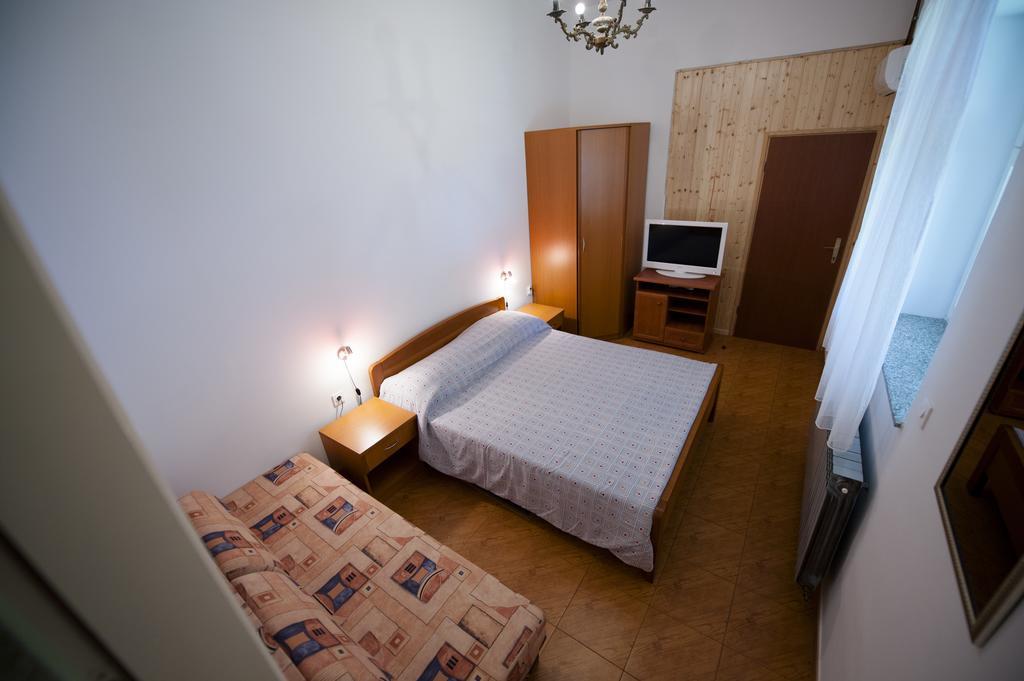 Apartments Val Mari - Laguna Ровин Екстериор снимка
